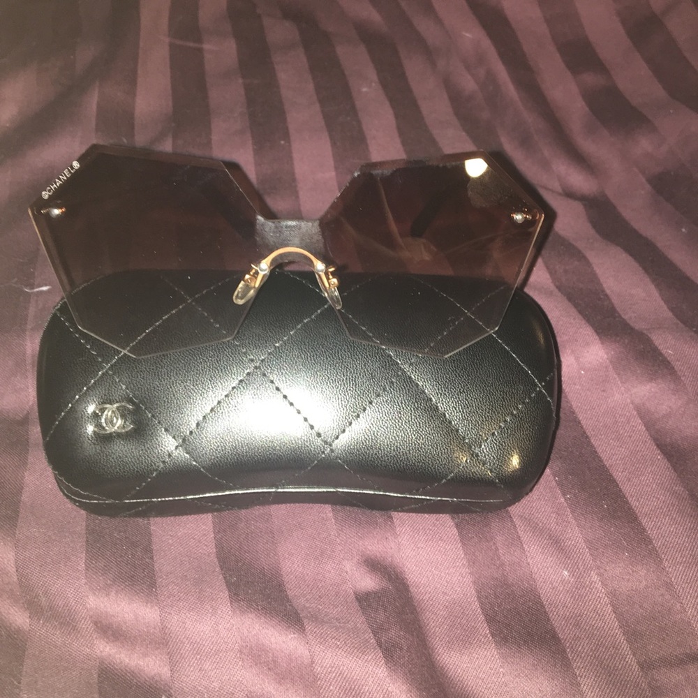 CHANEL SHADES - Picture 1 of 6